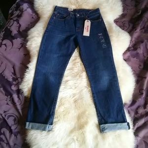 ✨Brand new Levi's "Kick Flare" Capris